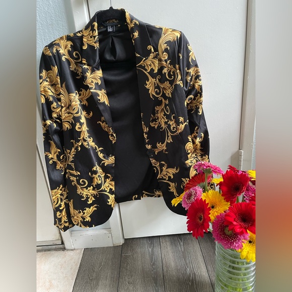 Size: M. 🤩 Eye-catching Blazer. 64% polyester/33% cotton. Worn 1x- like new! - Picture 2 of 9